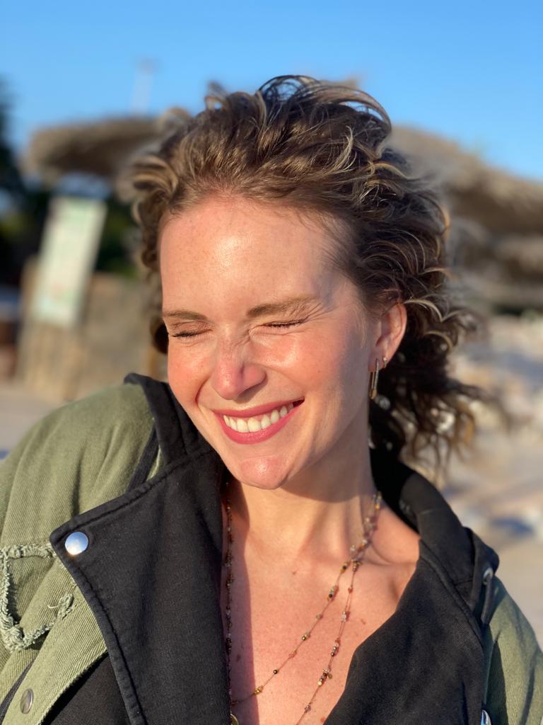 PORTRAIT DE CHARLOTTE TAPIRO : ANIMATRICE TV, RADIO ET EVENEMENTS