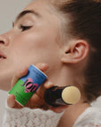 Le soin réparateur et régénérant pour un teint radieux et des traits reposés au réveil. Ce baume de nuit associe des complexes d'actifs puissants (Belle de Nuit + Caféine, Hibiscus + Renouée du Japon) pour renforcer le renouvellement cellulaire et lutter contre les effets du vieillissement naturel.