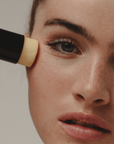 Le soin réparateur et régénérant pour un teint radieux et des traits reposés au réveil. Ce baume de nuit associe des complexes d'actifs puissants (Belle de Nuit + Caféine, Hibiscus + Renouée du Japon) pour renforcer le renouvellement cellulaire et lutter contre les effets du vieillissement naturel.