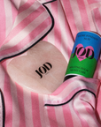 Le soin réparateur et régénérant pour un teint radieux et des traits reposés au réveil. Ce baume de nuit associe des complexes d'actifs puissants (Belle de Nuit + Caféine, Hibiscus + Renouée du Japon) pour renforcer le renouvellement cellulaire et lutter contre les effets du vieillissement naturel.