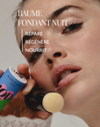 Le soin réparateur et régénérant pour un teint radieux et des traits reposés au réveil. Ce baume de nuit associe des complexes d'actifs puissants (Belle de Nuit + Caféine, Hibiscus + Renouée du Japon) pour renforcer le renouvellement cellulaire et lutter contre les effets du vieillissement naturel. 