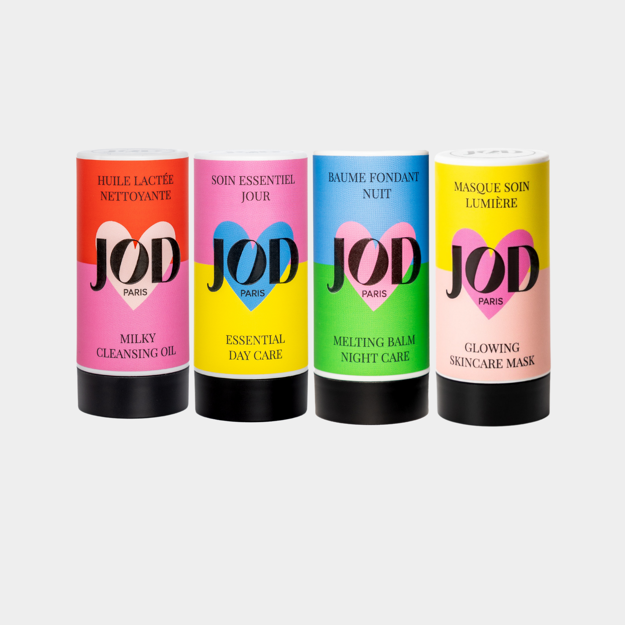 La routine de soin JOD réunit +20 complexes d’actifs végétaux innovants, parfaitement dosés pour répondre aux besoins fondamentaux de votre peau, du matin au soir. En seulement 4 gestes simples, elle équilibre, protège, régénère et révèle l’éclat naturel de votre peau, pour une transformation durable.