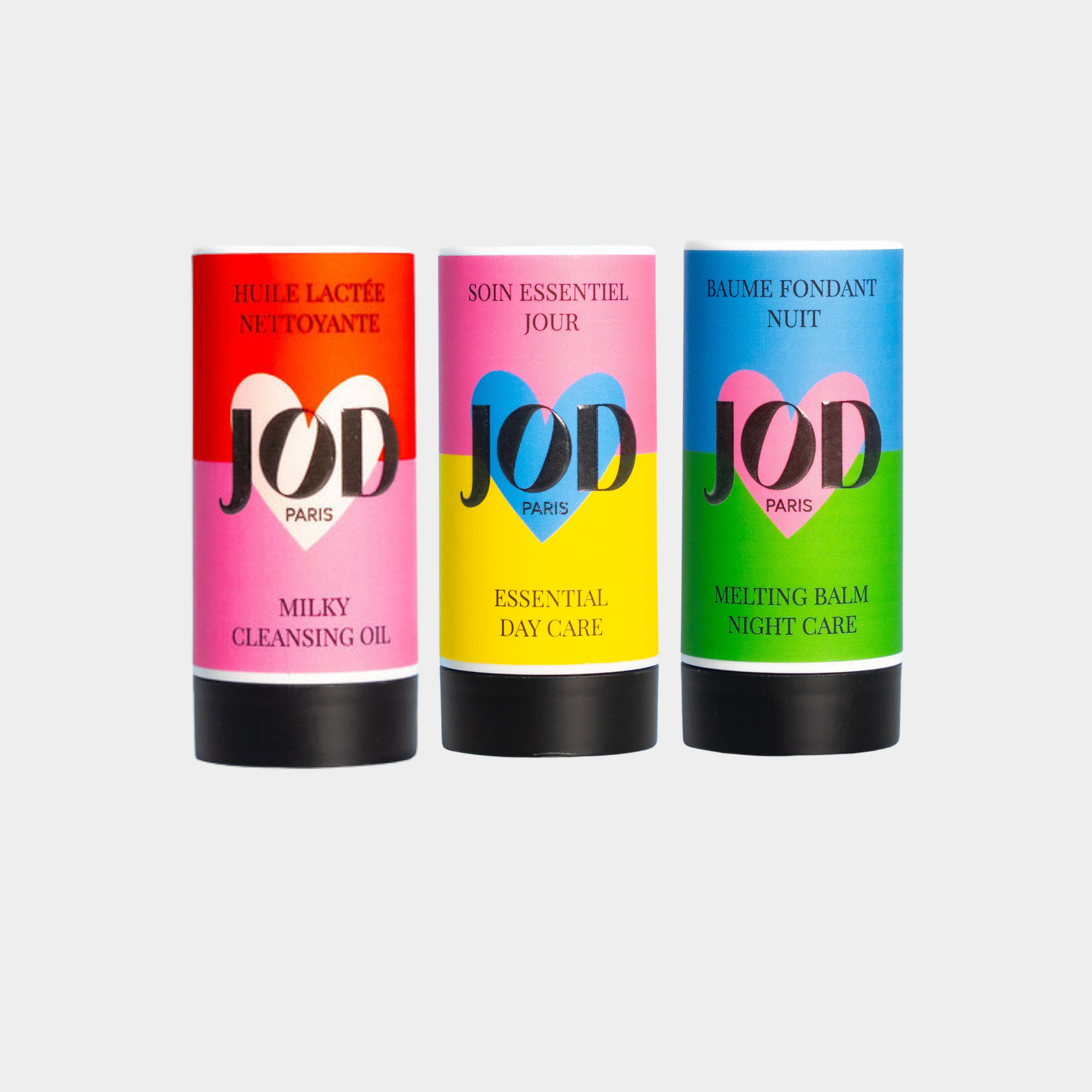 La Routine Minimaliste réunit l’essentiel : un nettoyage doux, une hydratation protectrice le jour, une réparation en profondeur la nuit. Trois soins intelligents, sensoriels et hautement efficaces, pensés pour répondre aux besoins fondamentaux de la peau avec simplicité et justesse.

